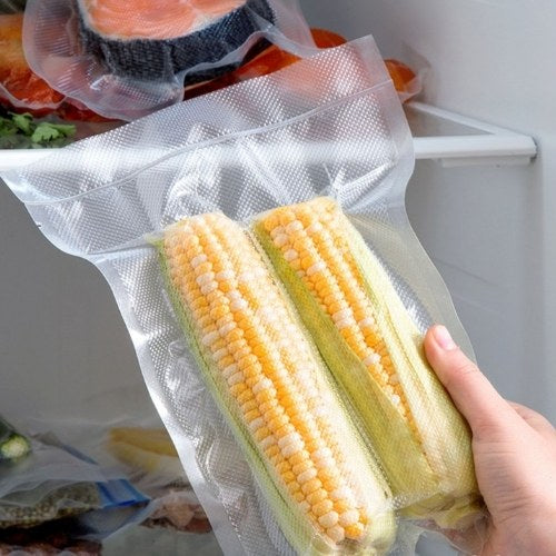 Vacuum sealing machine