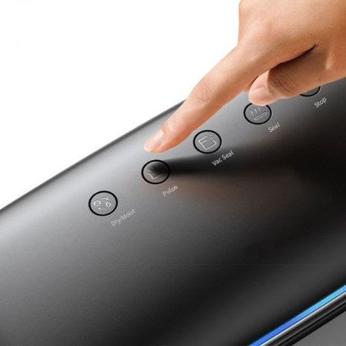 Vacuum sealing machine